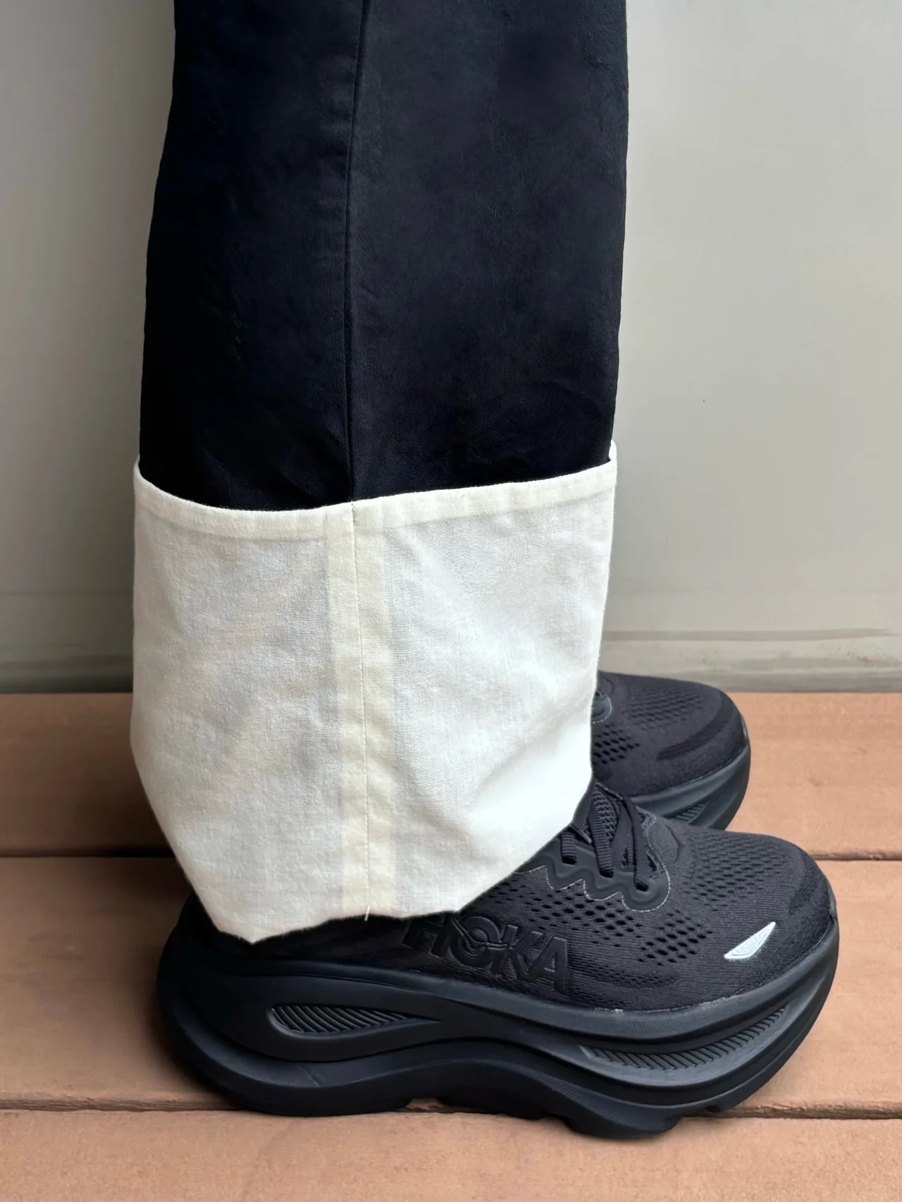 快適すぎる【HOKA(ホカ)】のBONDIとともに、新年へ軽やかな一歩を