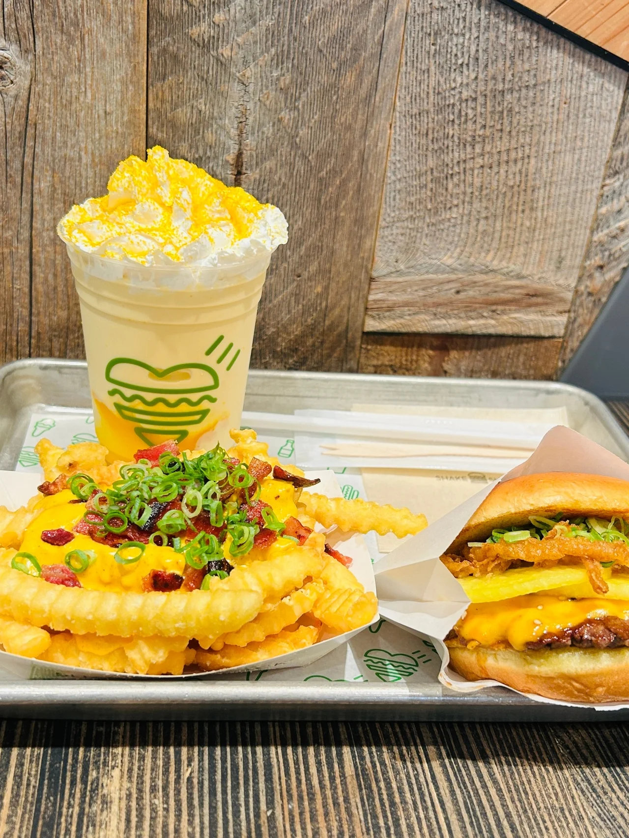 猛暑でも食欲を止めるな！【SHAKE SHACK（シェイクシャック）×HUMAN MADE】の限定コラボ