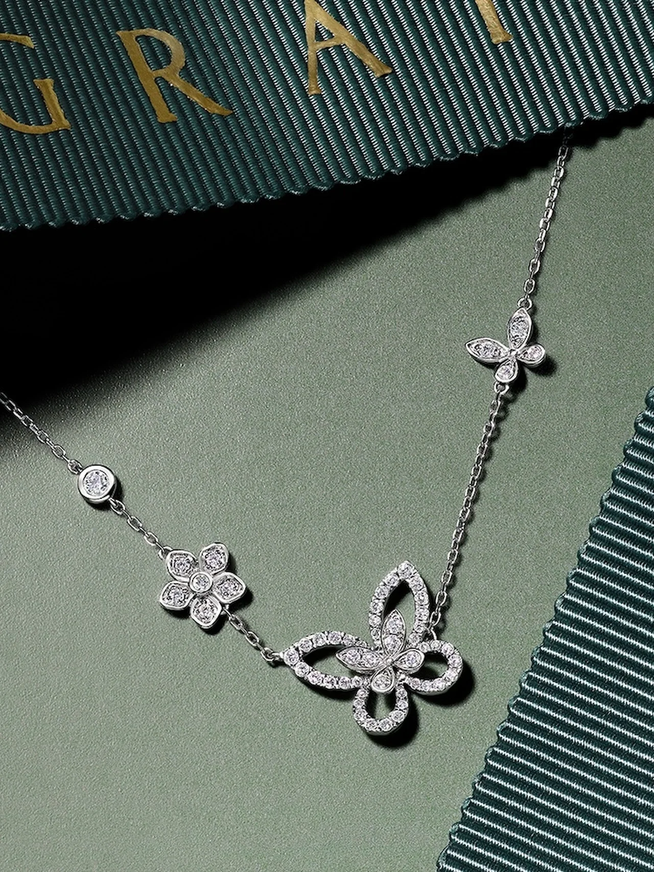 【グラフ】2つのアイコニックなモチーフを楽しめる！ オンライン限定の新作ペンダントが登場