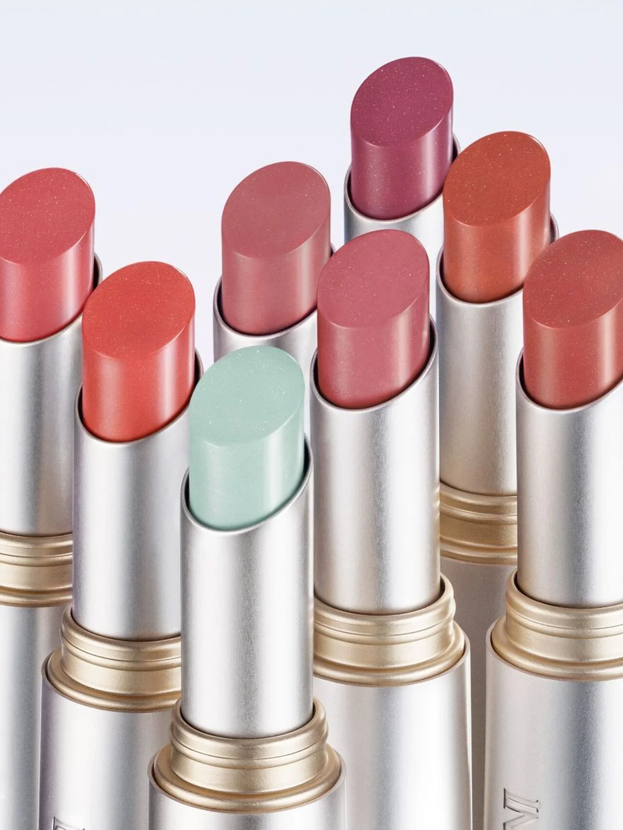 バームなのに、ここまで華やか。【アルマーニ ビューティ】グラマラスな光をまとう新作リップが登場