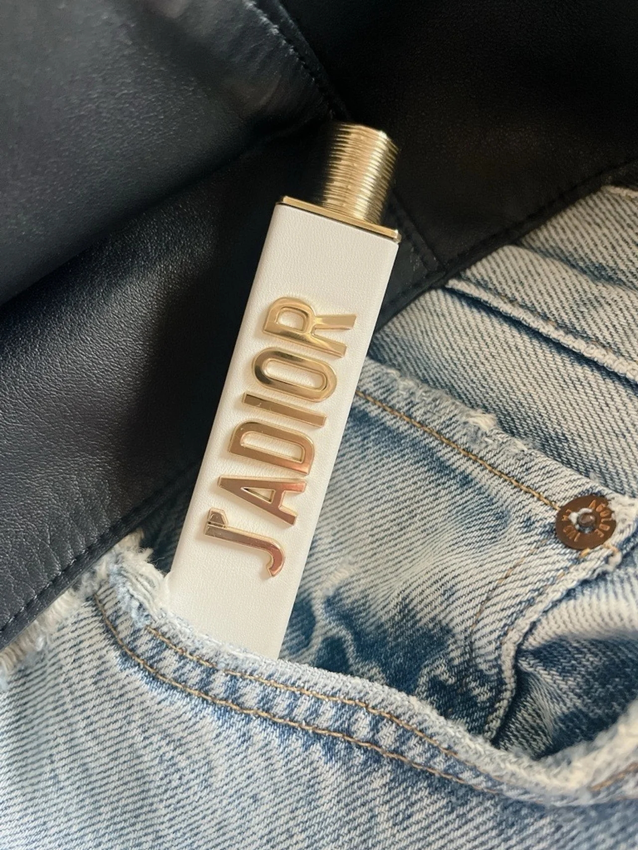 香りを“塗る”幸せ。【ディオール】の限定スティック香水「ジャディオール」に魅了された話