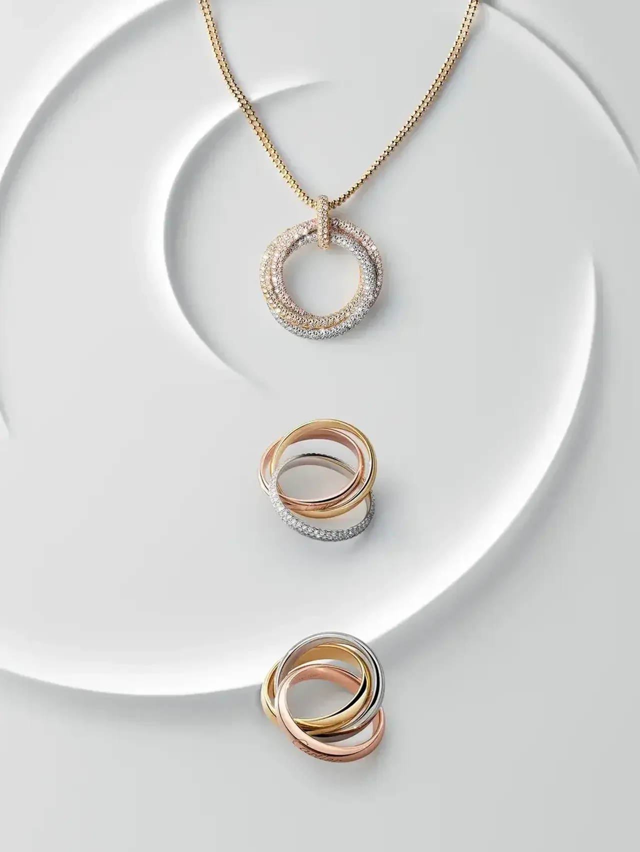 【カルティエ】永遠の名品ジュエリー&ウォッチ3選｜「LOVE」、「トリニティ」、「タンク」