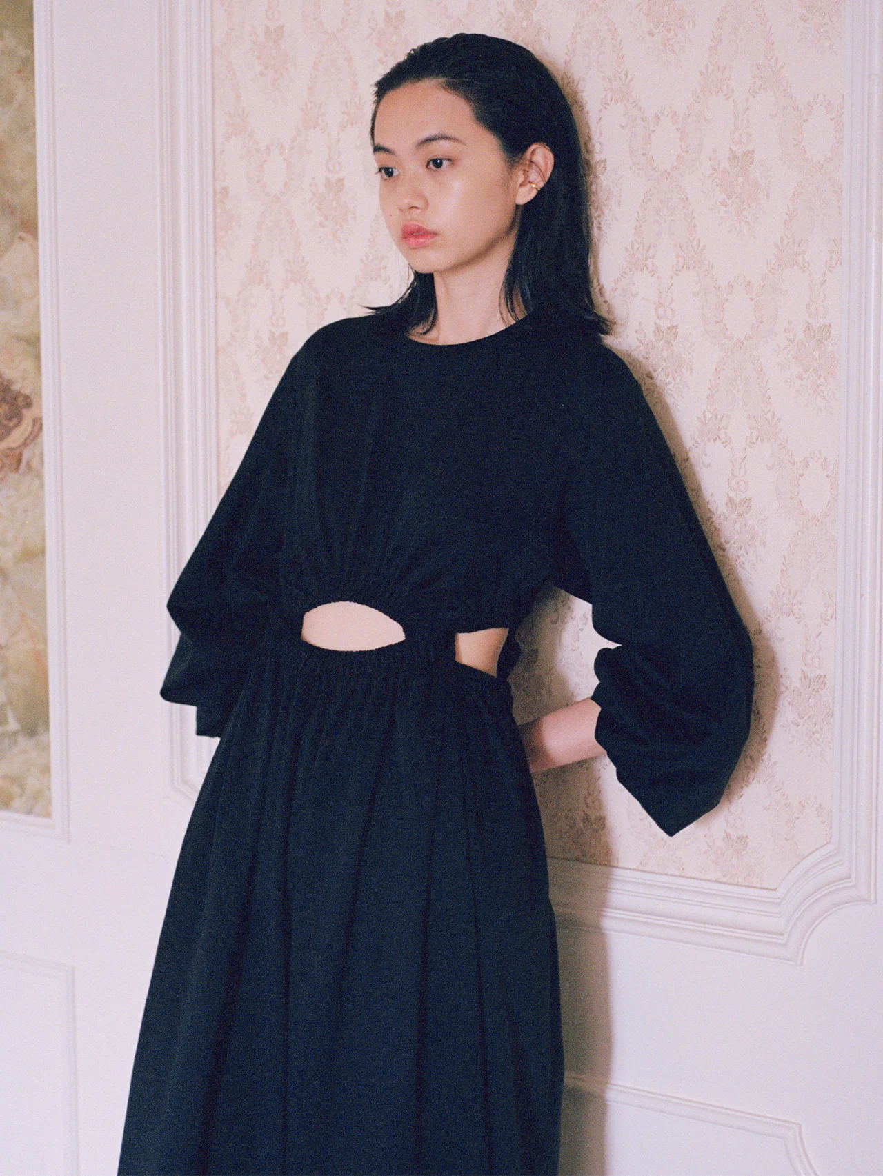 一枚でクラシカルかつ上品に。【SATORU SASAKI（サトル ササキ）】のジャージツイストドレス
