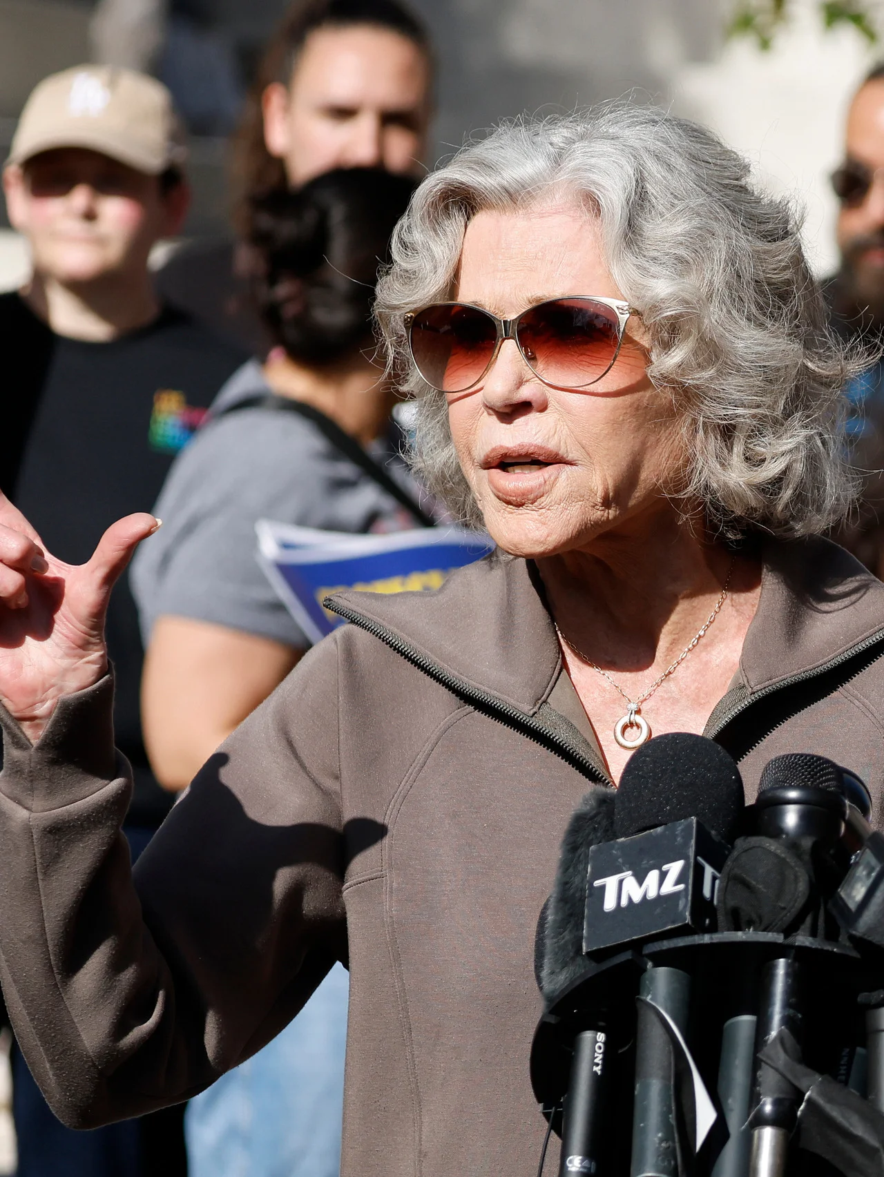 88歳のジェーン・フォンダ、アメリカとイスラエルのイラン攻撃に声を上げる