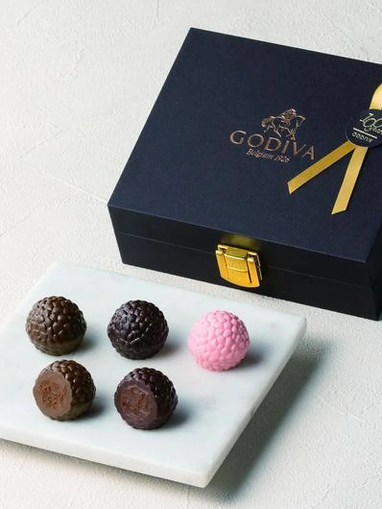 【ゴディバ】の創業100周年を祝うプレミアムなコレクション「スター シェフ コレクション ジュエル オブ ジ アース」が登場