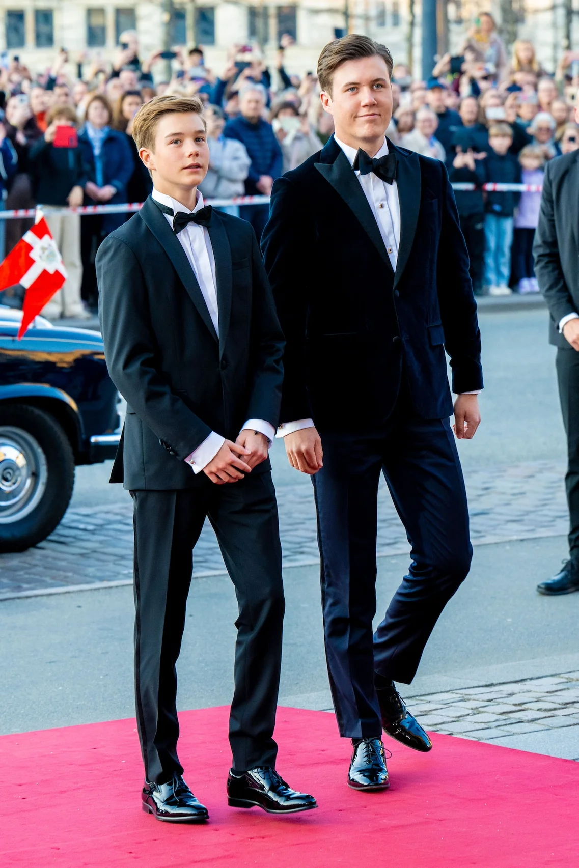 デンマーク国王夫妻、クリスチャン皇太子はじめ４きょうだいの微笑ましいクリスマスバトルをSNSで公開し、話題沸騰！ 一方、水面下では弟夫妻との不和続行中との噂も