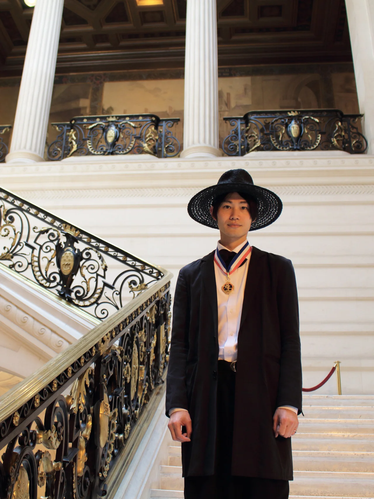 仏版“人間国宝”、日爪ノブキさんが帽子作りを究めた理由。平和と幸せをもたらす魔法の杖のような存在に