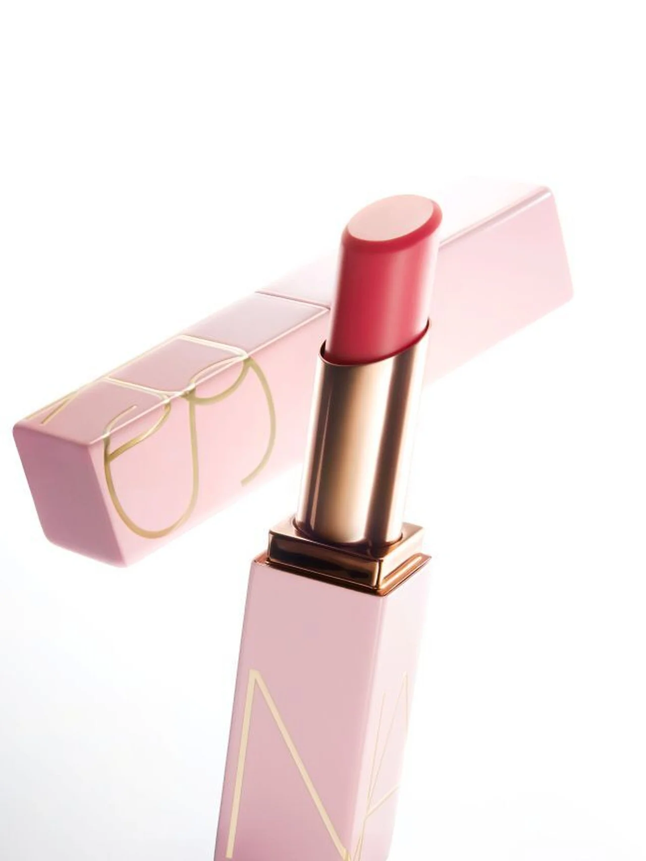 キャンディみたいな透明感！ 【NARS】進化したリップバームで、媚びない色気を唇に