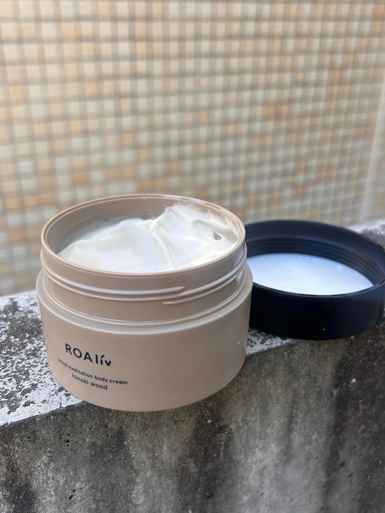 冬でもモチ肌を目指す【ロアリブ】のボディクリーム