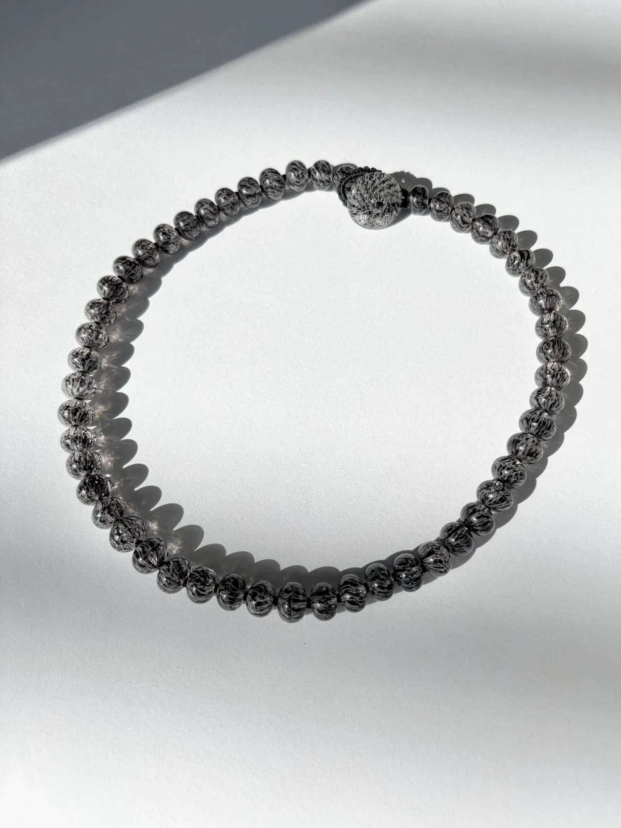 春夏の【お守りジュエリー】はLULI LAMPWORKのとんぼ玉ネックレス