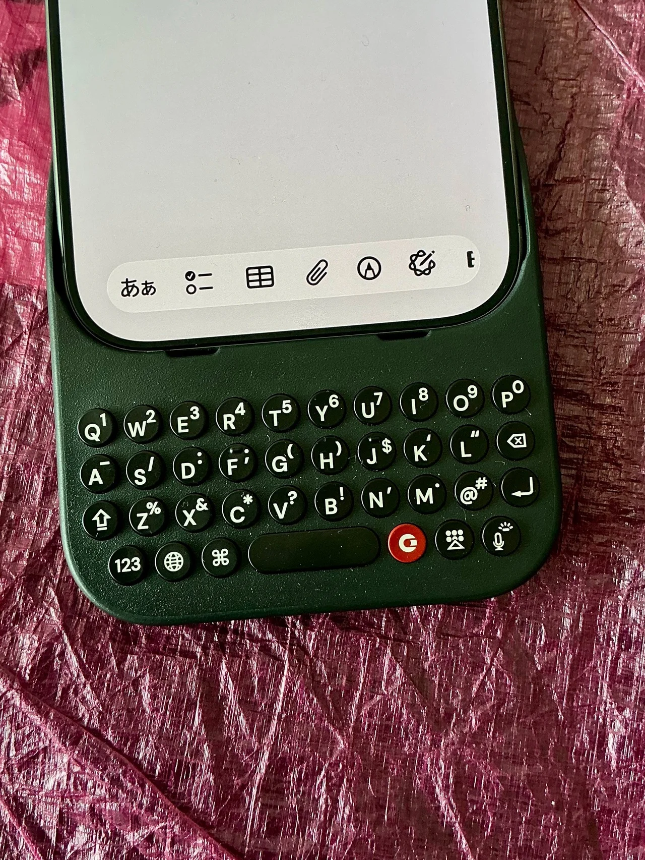 【Clicks】のキーボードケースでiPhoneをブラックベリー化するぞ