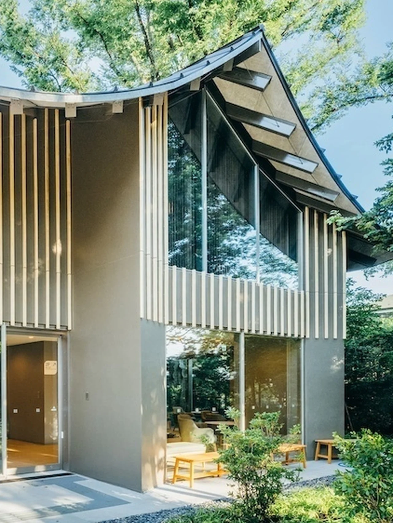 荻窪の新名所・近衞文麿の旧邸の建つ荻外荘公園に展示棟がオープン。1階にはカフェ＆ショップを併設