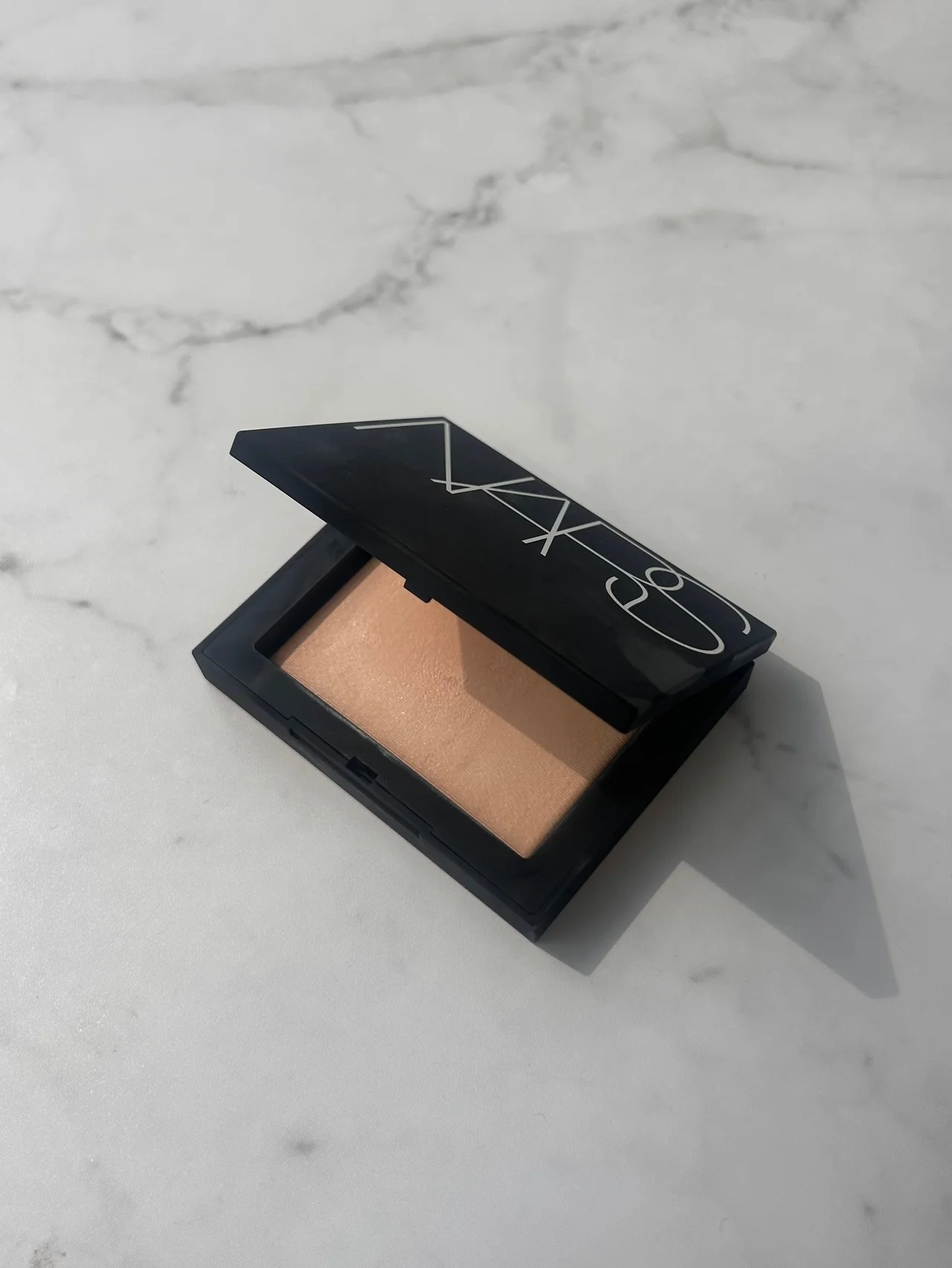 【NARS】の新生“リフ粉”を手放せない！