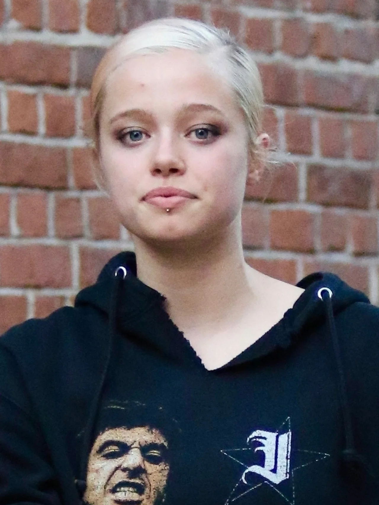 アンジェリーナ・ジョリーの愛娘シャイロ・ジョリー、K‑POPアイドルのMVでダンサーとしてサプライズ登場！ 迫力のパフォーマンスと“母そっくり”な横顔が話題に