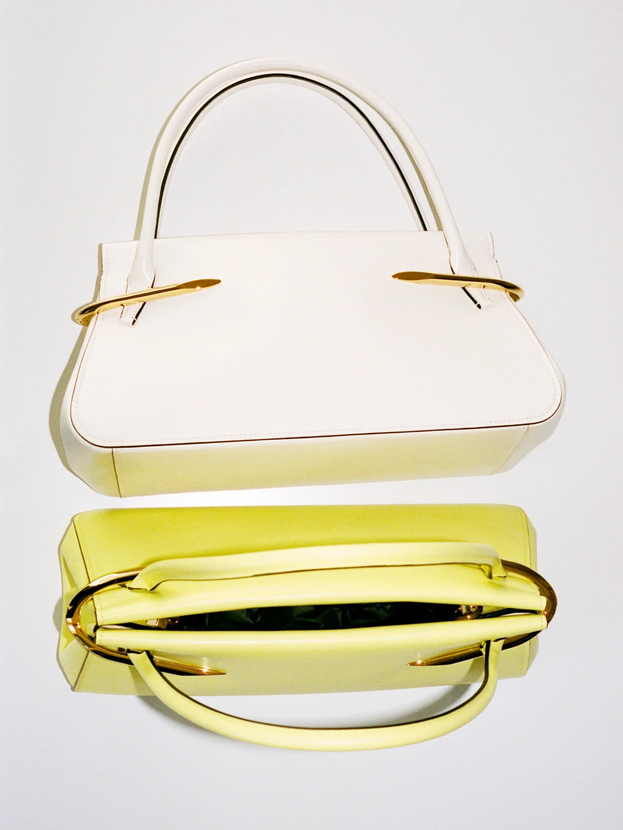 ジバンシィの新作バッグ「ピンチ」。繊細な手仕事からインスピレーションを得たデザイン