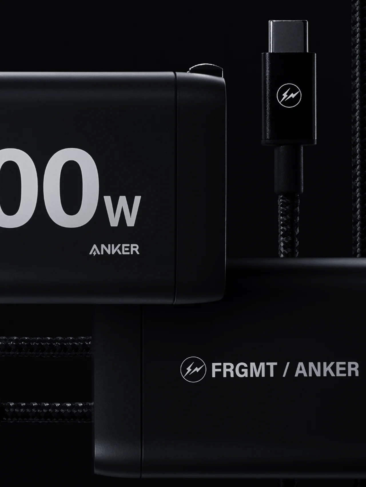 【Anker】が​​藤原ヒロシ主宰の【fragment design】とコラボレーション！ 充電器、ケーブル、オリジナルポーチの3種セットを数量限定で発売