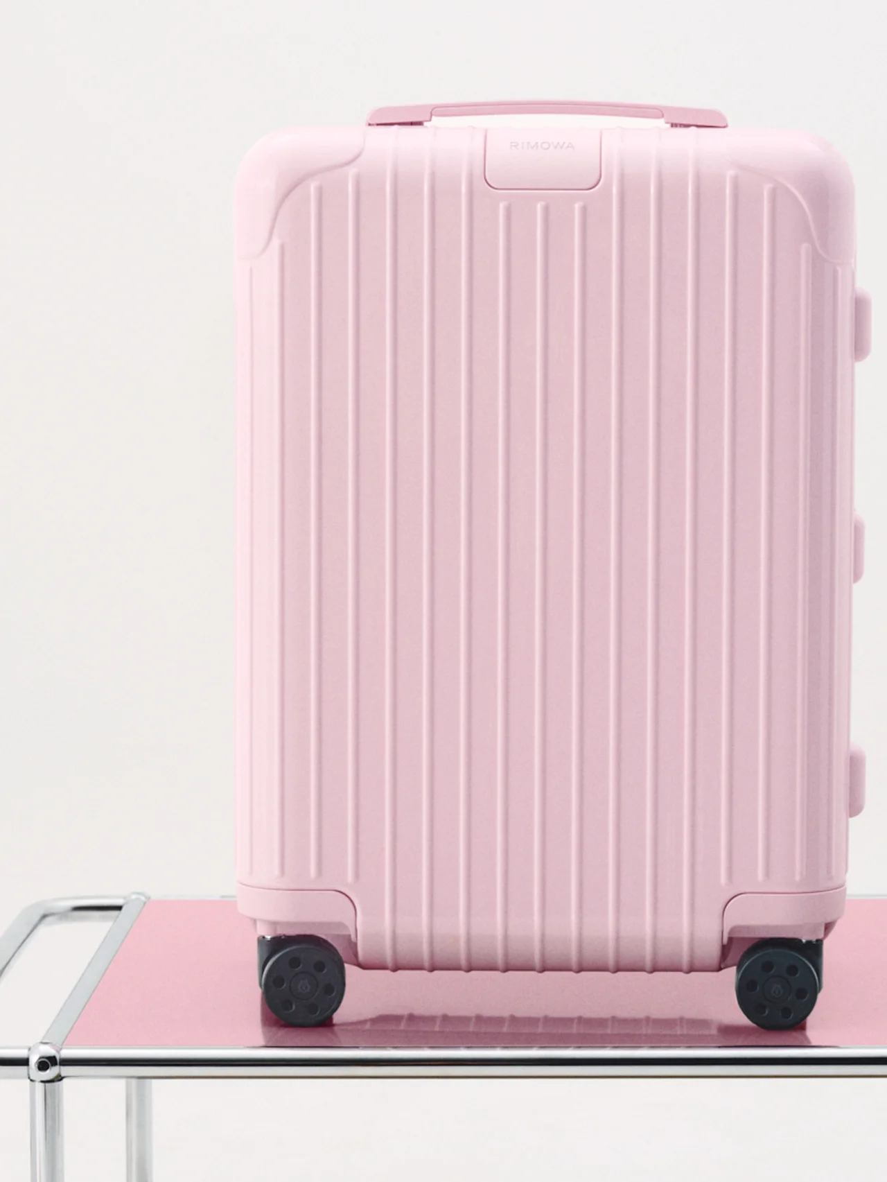 【リモワ】より、シーズン限定カラーの「バレリーナピンク」が登場