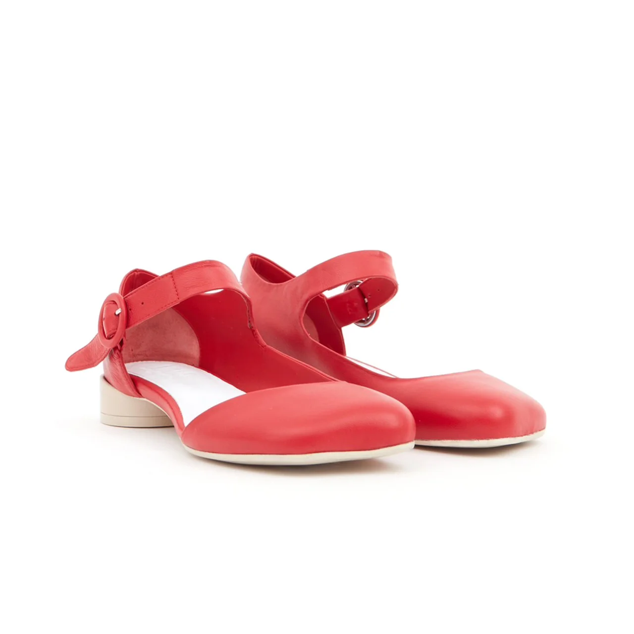 どこへでも連れて行ってくれそうな赤い靴【エムエム６ メゾン マルジェラ】vol.220