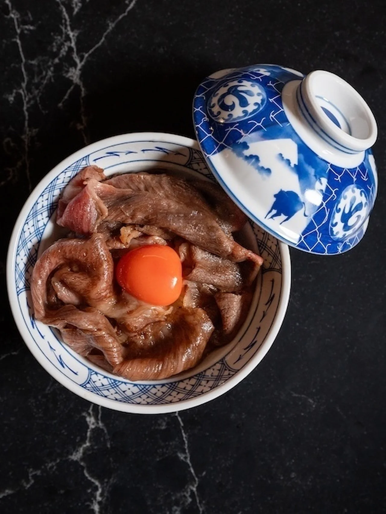 【ニュウマン高輪 MIMURE】和牛専門の牛丼レストラン「牛丼 㐂㐂屋」がオープン。スタイリッシュな空間で究極の牛丼を堪能