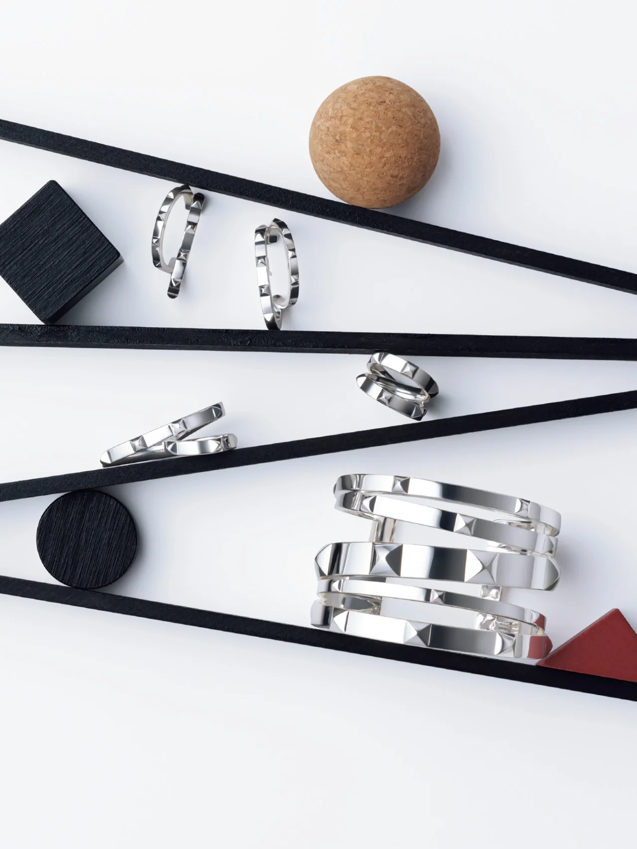 【HERMÈS】の名作「エルメス・クルー・ドゥ・H」。エッジィなスタッズに秘められた物語とは？