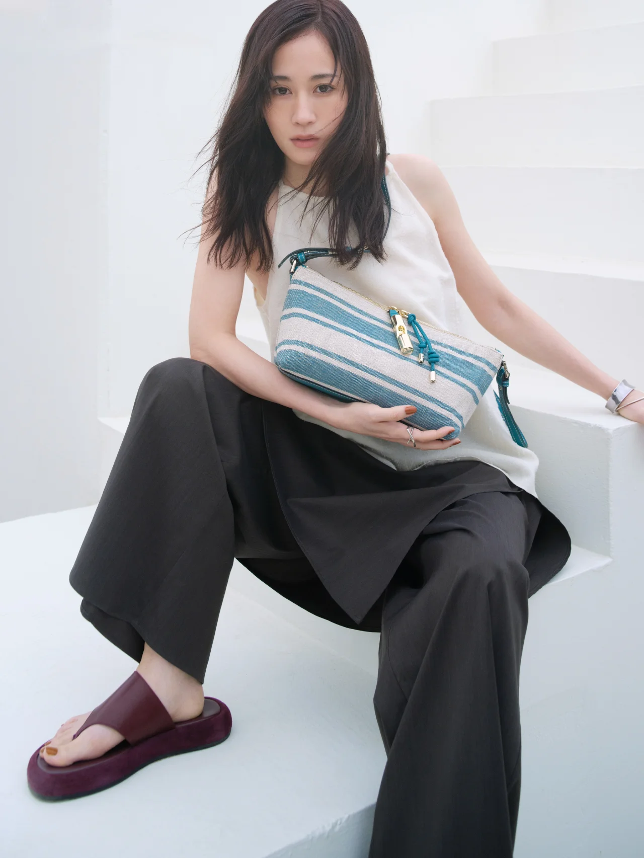 フルラのバッグを携え、前田敦子と初夏の薫りを感じて