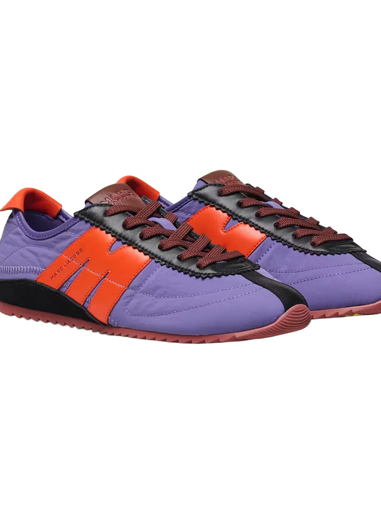 【マーク ジェイコブス】のカラフルスニーカーで、シンプルになりがちな春夏の装いを刷新 vol.1391