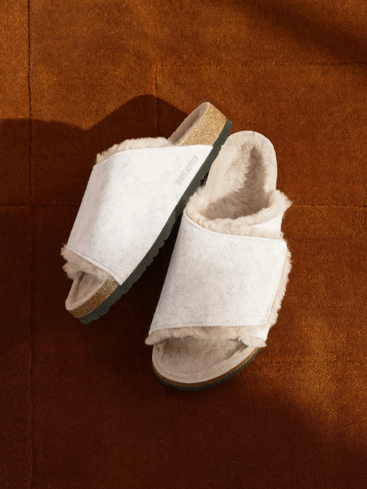 【ビルケンシュトック】から新作シューズ「ソラナ」が登場。ふわふわな素材が足を包み込む、機能面も抜群なサンダル