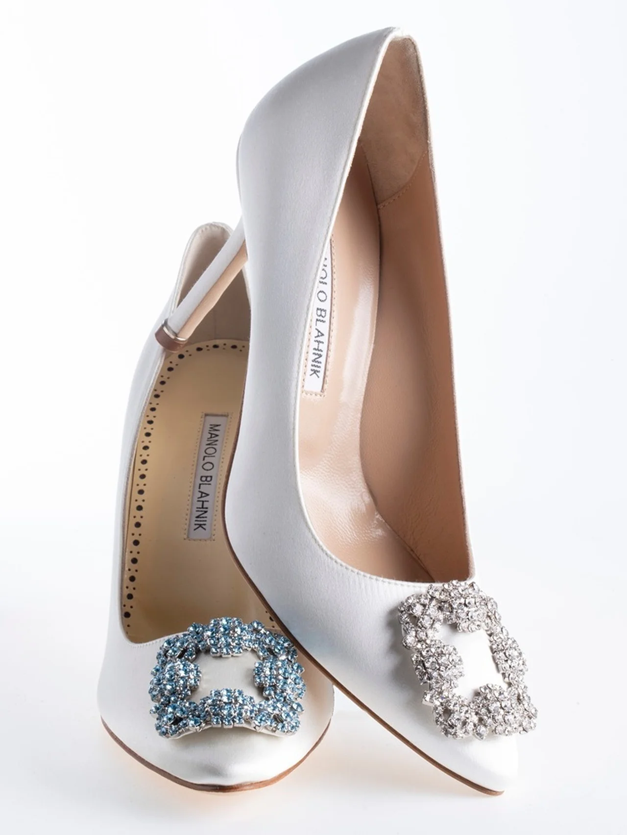 【マノロ ブラニク】ブライダルシューズの本命に新作が入荷！ リボン、ビジューで特別なドレスアップを