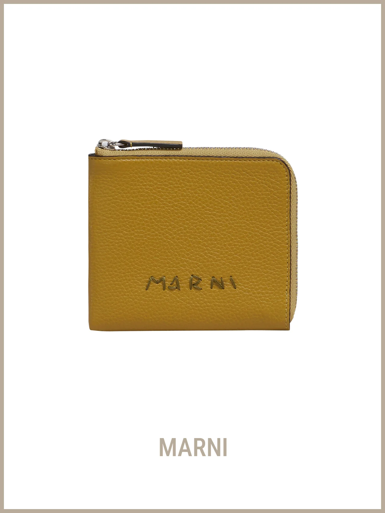 【マルニ】の財布。世代問わずに使える、洗練されたマスタードカラーのウォレット