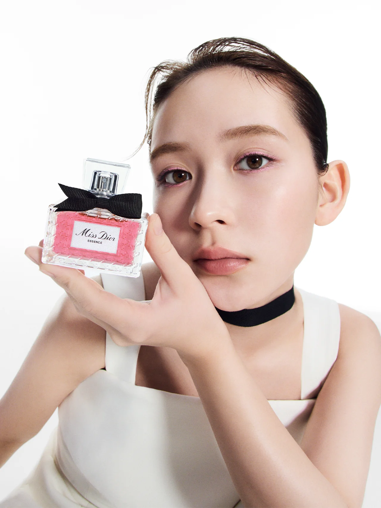 MISS DIOR ESSENCE with MEI HATA　畑芽育がまとう、新たな私らしさ　ミス ディオール エッセンス　弾けるベリーとジャスミンの輝き