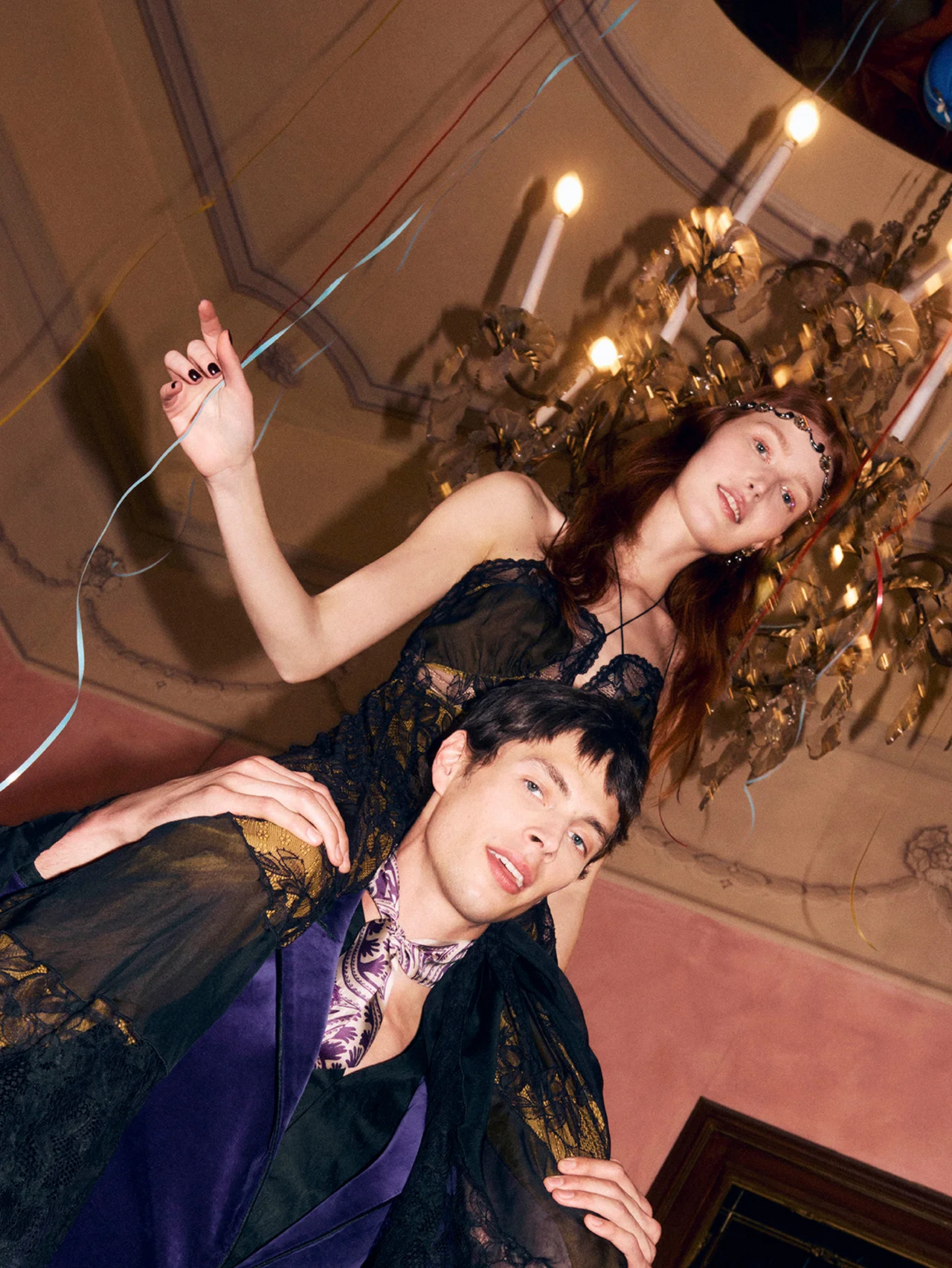 【エトロ】から #髙橋海人 によるペイズリー柄のホリデー限定「ペイズリーナ」が登場！ 冬に映える特別なパープルとブルーの2色展開