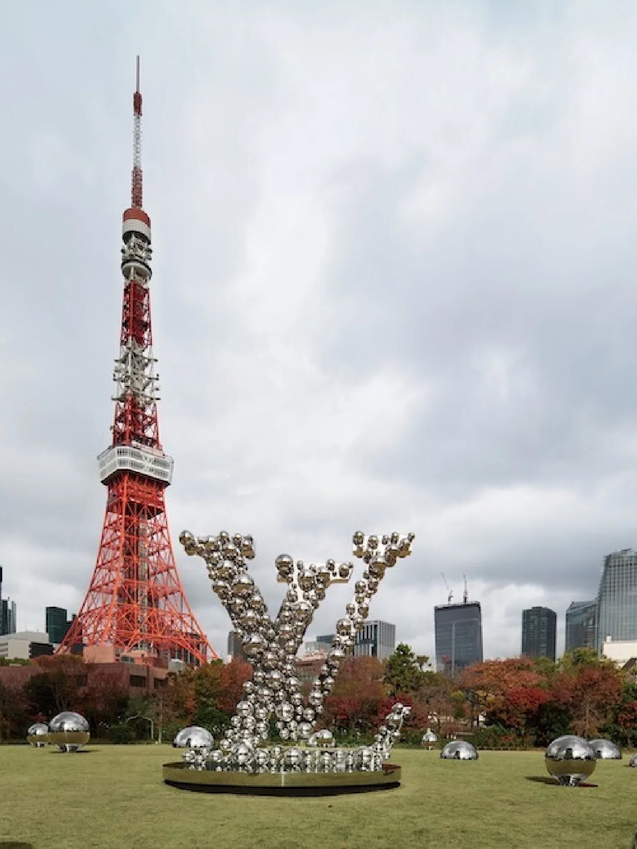 【ルイ・ヴィトン×草間彌生】第2弾を記念した日本ローンチイベントが開催中。東京各所で草間のアートを体感！