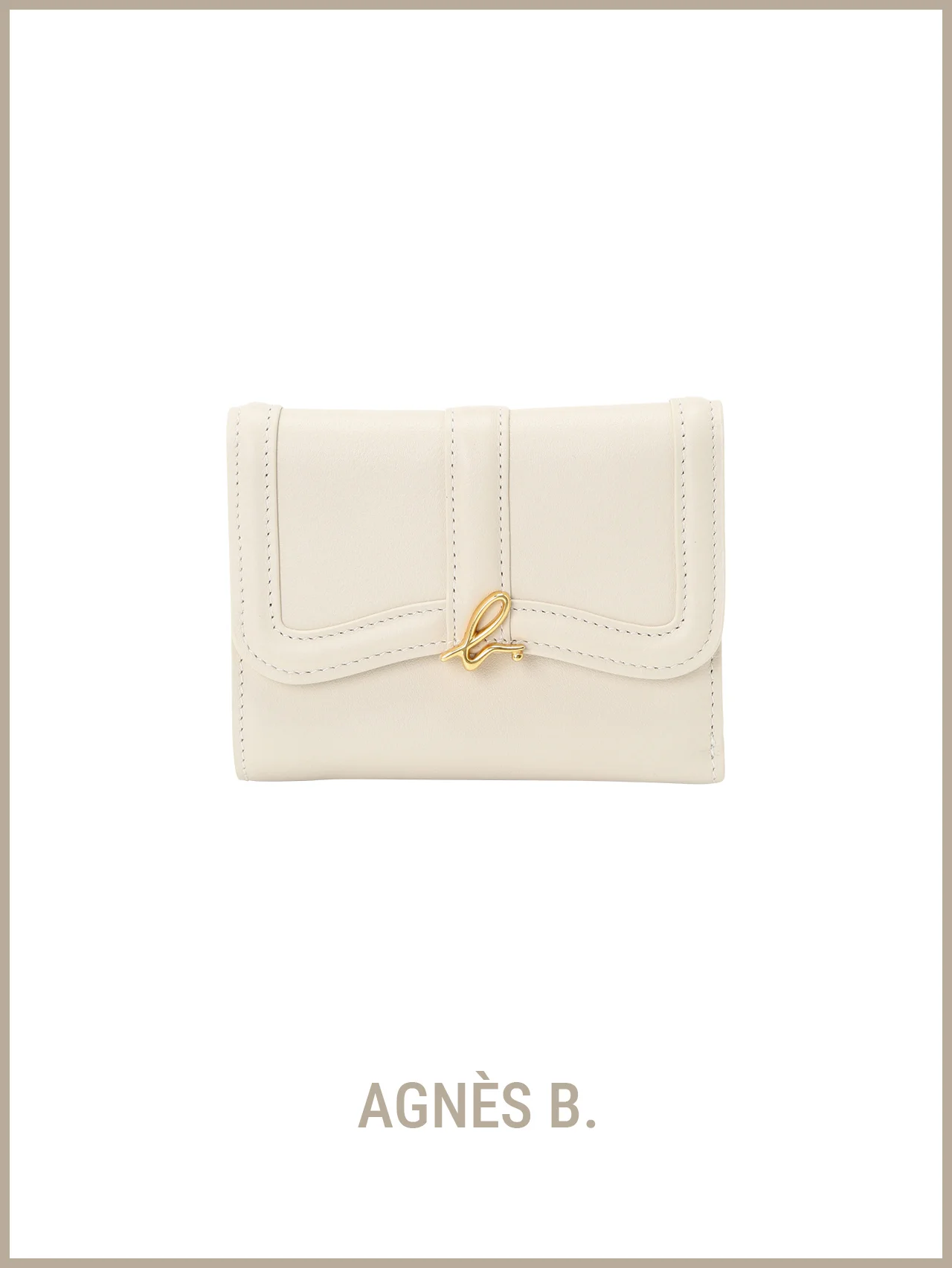 【アニエスベー】の財布。冬のムードが加速する、ミルキーなホワイト