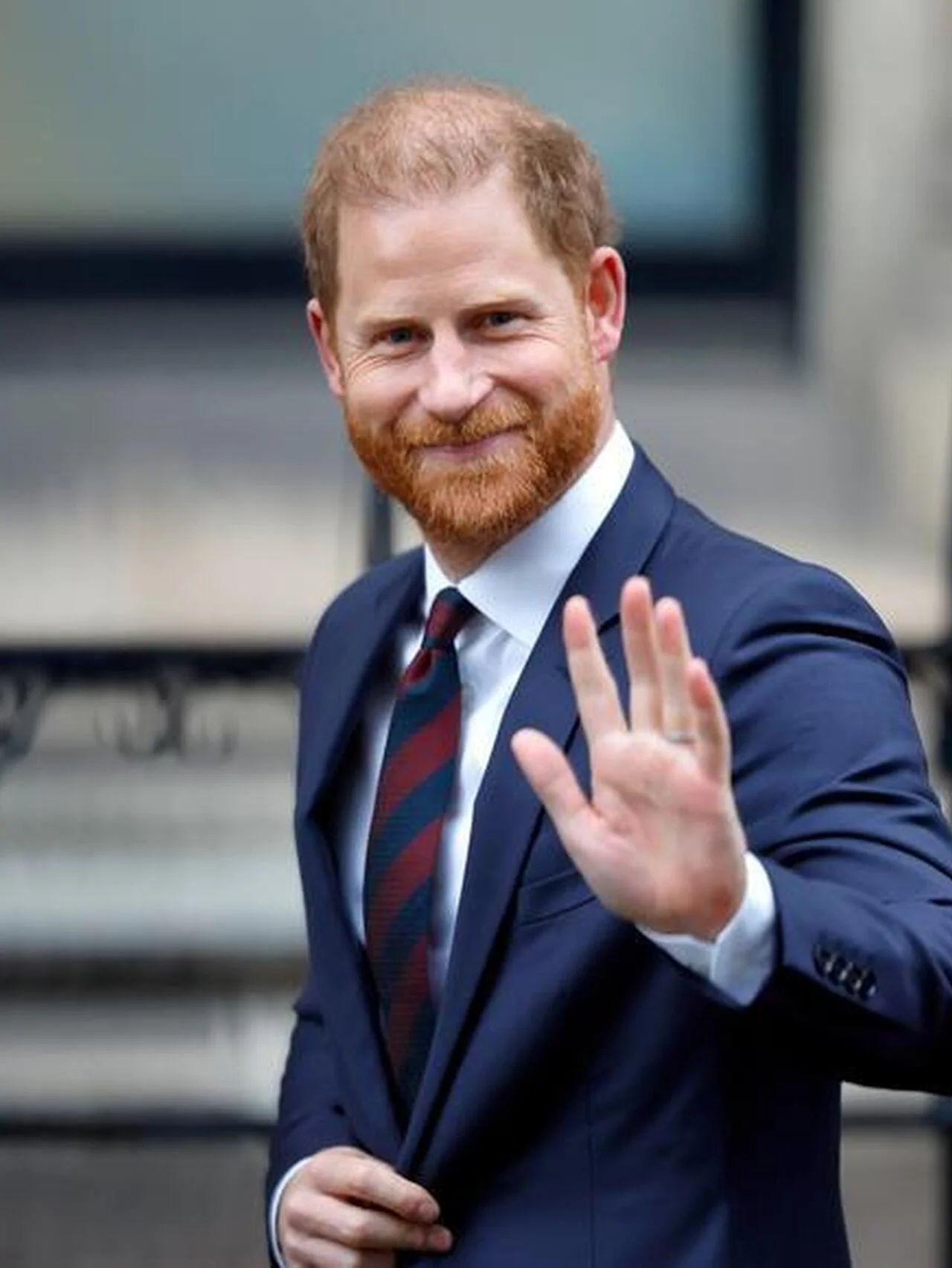 ヘンリー王子、裁判で涙ながらに「妻の人生をも不幸なものにした」と語る。証人陳述書では、ウィリアム皇太子やキャサリン皇太子妃の名を挙げる