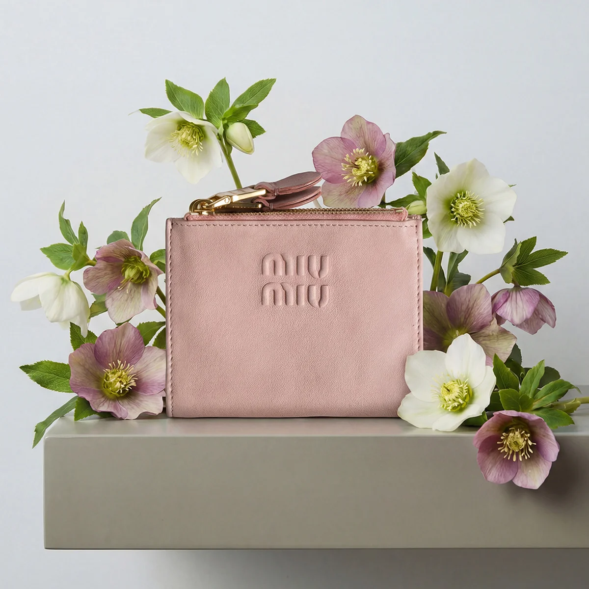 【ミュウミュウ】最強開運日に向けて新調したい！ 日本限定カラーの財布が登場