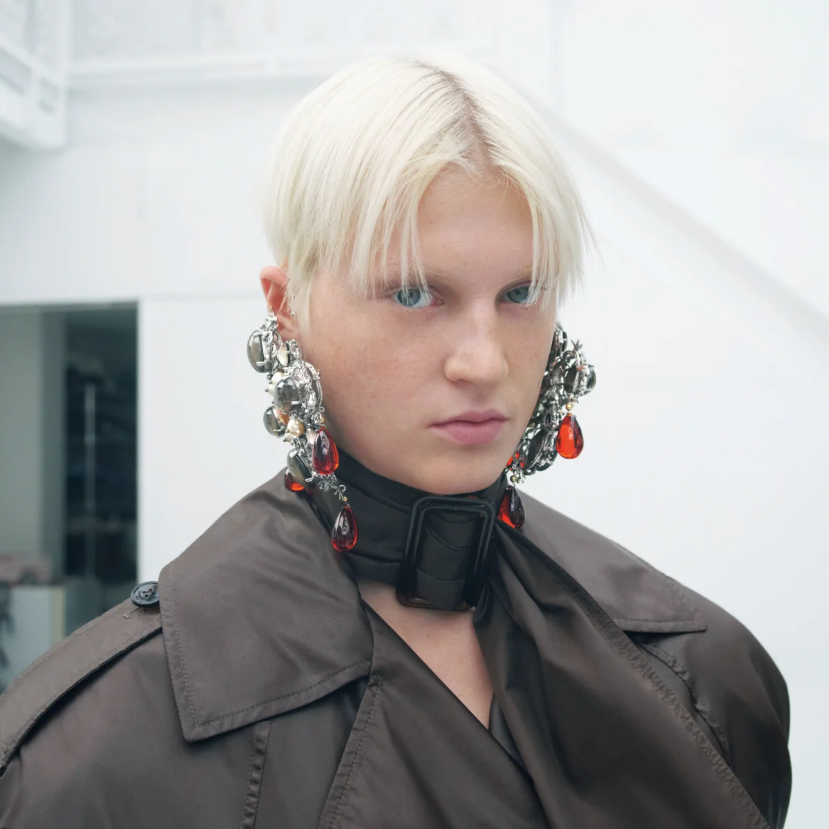 主役級【イヤリング＆ピアス】８選。日常に効かせる、モダンなスパイス