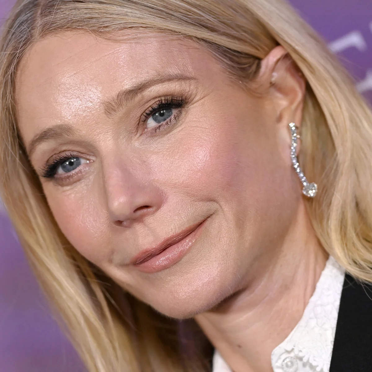 グウィネス・パルトロー、イケメン息子が母のセックスシーンを見た様子を語る。『マーティン・シュプリーム』のプレミア上映では顔を覆う仕草も