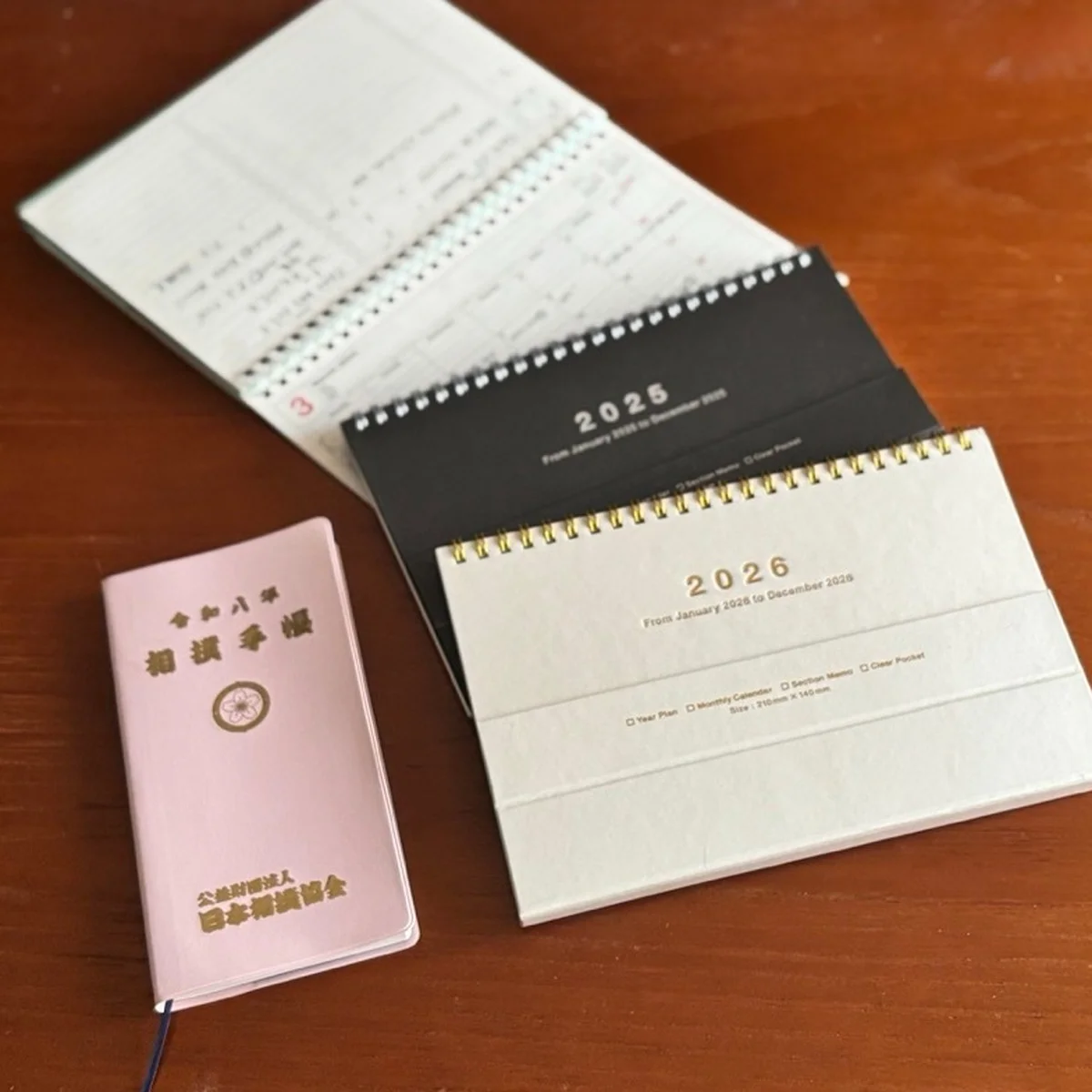 【2026年・手帳】7年連続更新・卓上にはMARK’S(マークス)ノートブックカレンダー・マグネットを使い続ける5つの理由