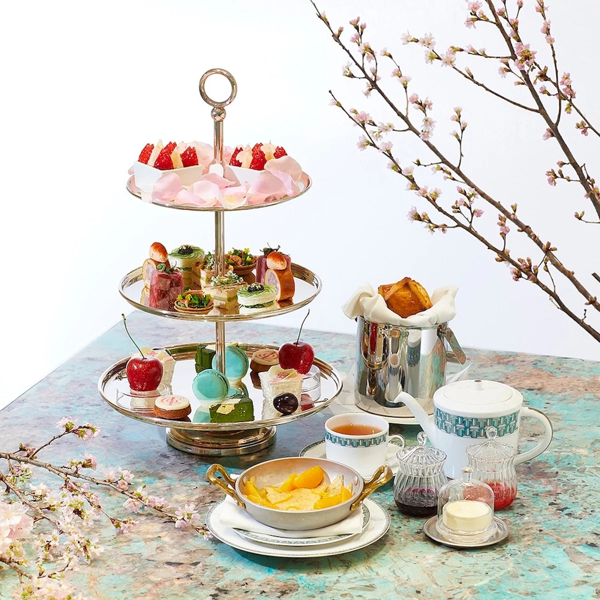 【ティファニー】春の訪れを芸術的に表現。「Blue Box Café by Natsuko Shoji」に春のアフタヌーンティーが登場