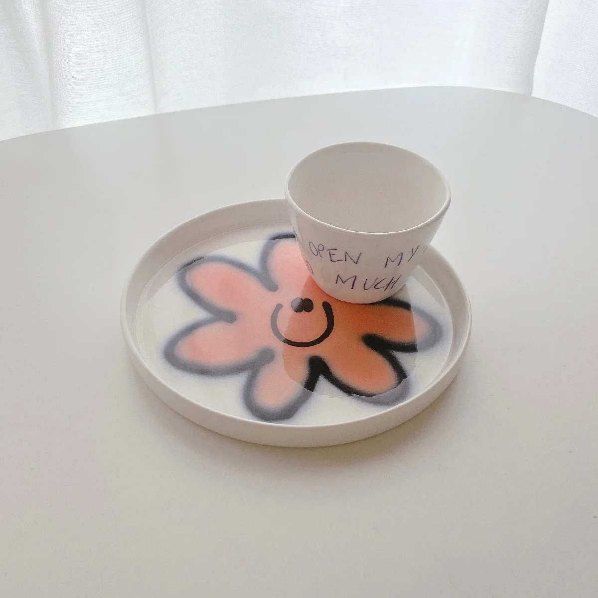 食卓にスマイルを運ぶ【Frizbee Ceramics】の食器