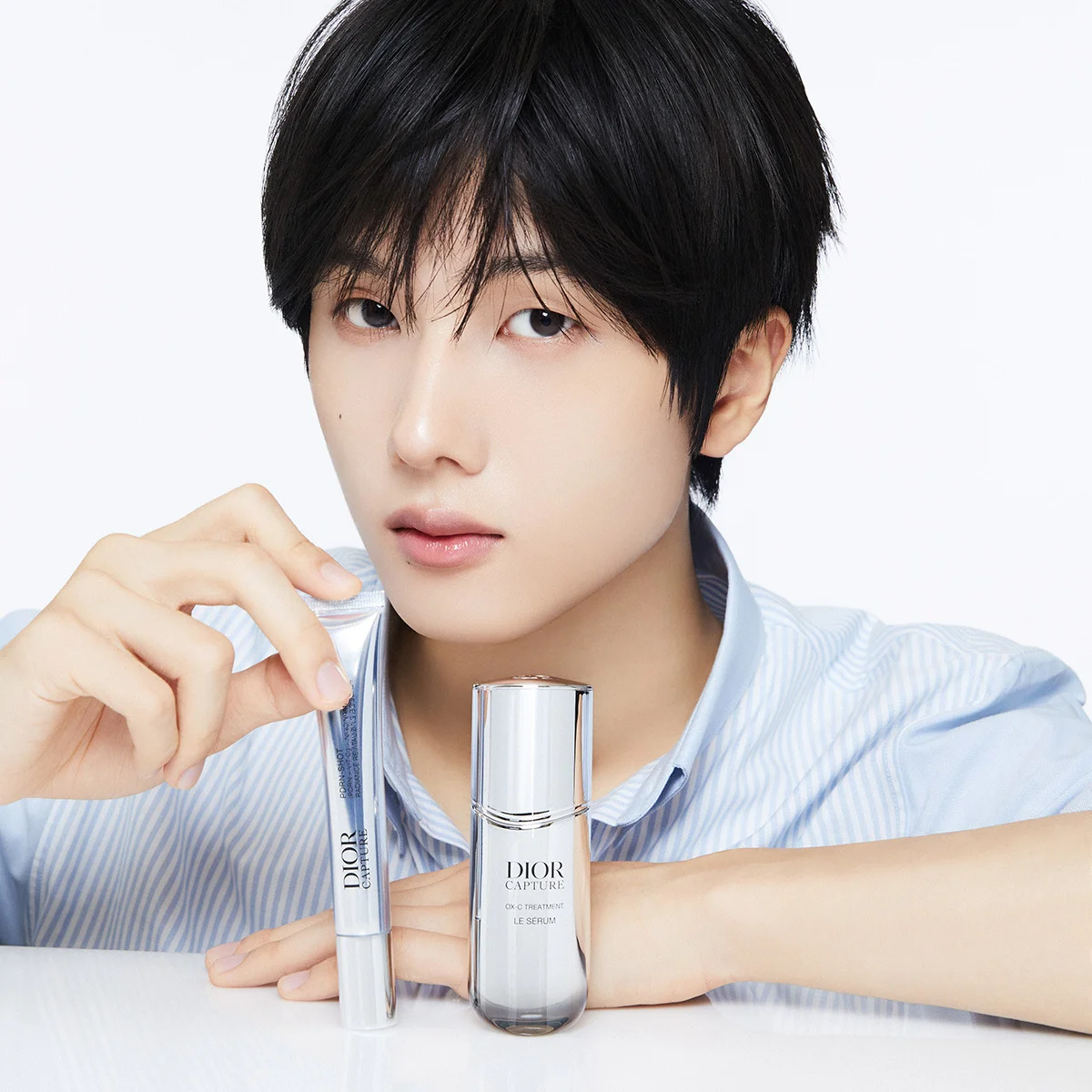 NCTチソンが魅せる、光とツヤがめぐる肌