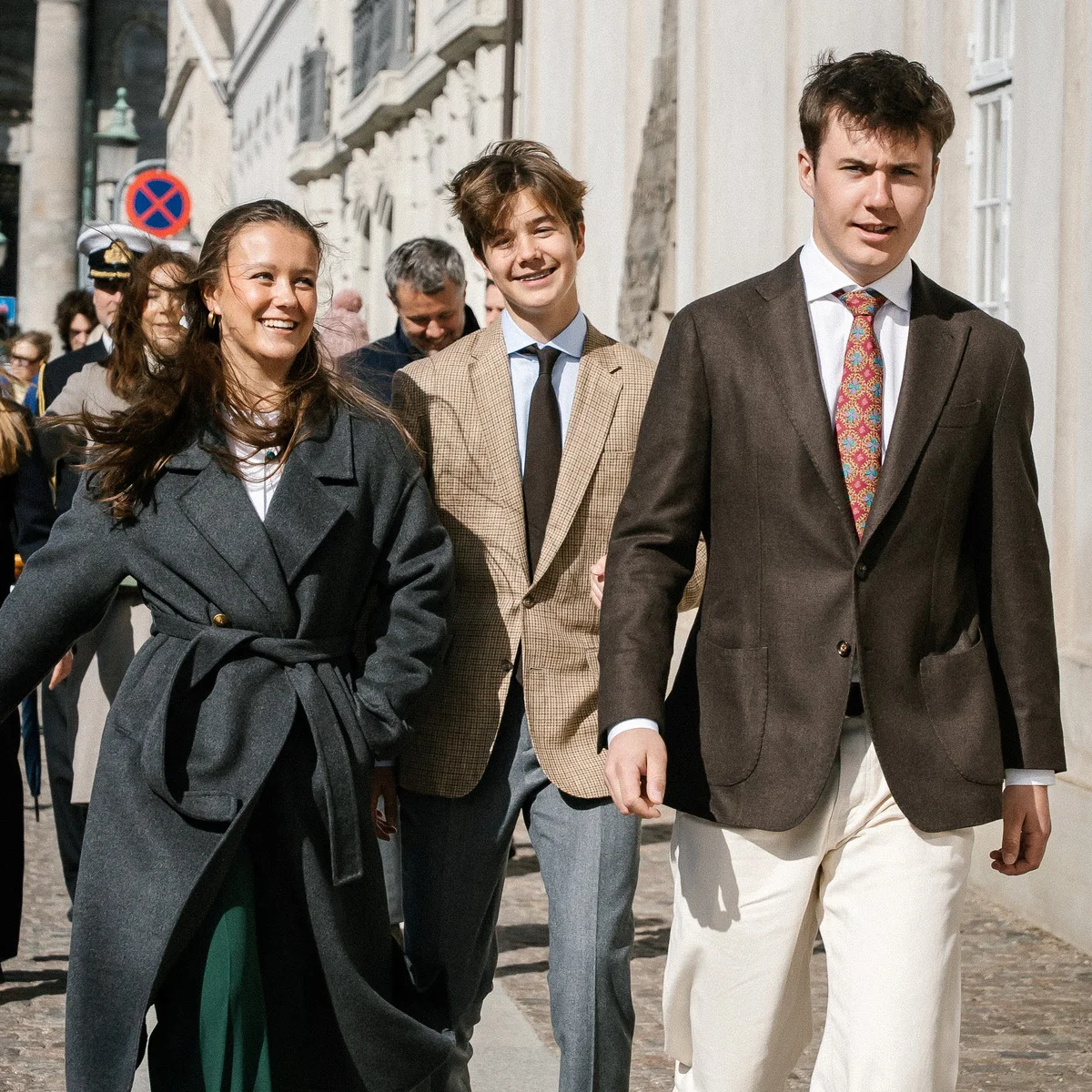 デンマーク王室・15歳のヴィンセント王子、身長193cmに迫る急成長が話題に。イースター礼拝で視線を集め、兄のクリスチャン皇太子に届きそうな勢い！