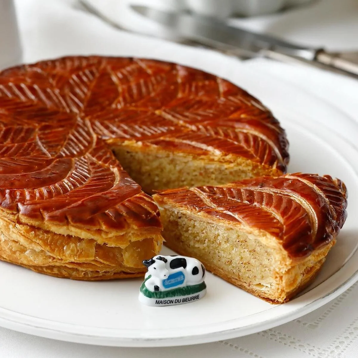 フランス産A.O.P.認定発酵バターがふわりと香る！ エシレ・メゾン デュ ブールよりガレット・デ・ロワ2種が登場