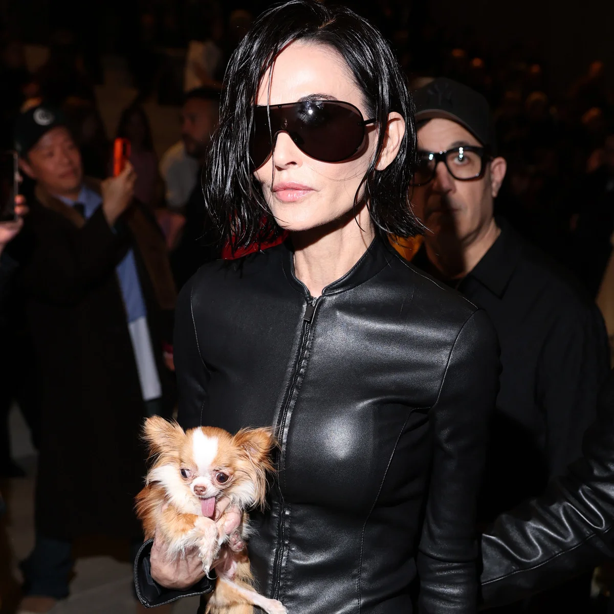 デムナによる新生グッチのショーに、約50cmヘアカットした大変身のデミ・ムーア、ヒルトン姉妹、ロメオベッカム、ジョージナ・ロドリゲスなど個性豊かなセレブが集結