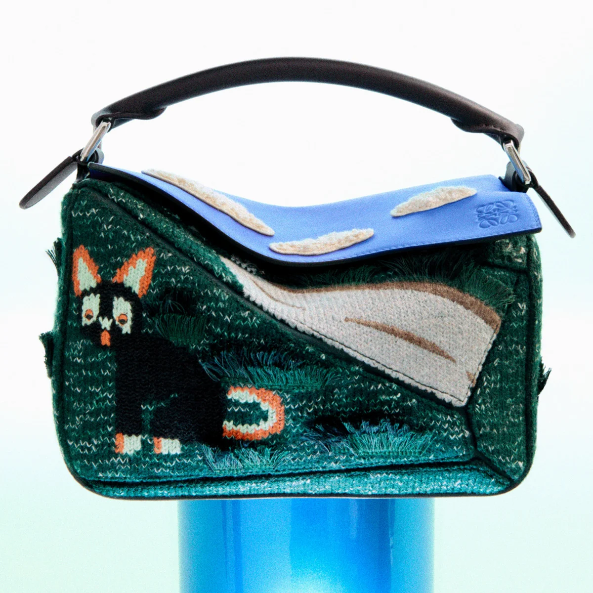 【ロエベ】から猫モチーフのコレクションが登場！ 伊勢丹新宿店と阪急うめだ本店でポップアップストアを開催