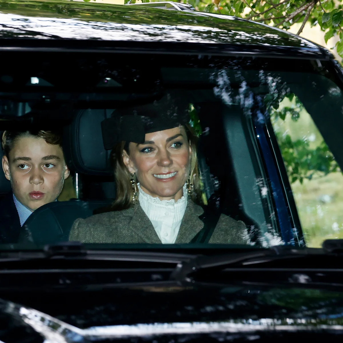 キャサリン皇太子妃がブロンドヘアに！ ヘンリー王子一家の英国帰国報道のさなか、ロイヤルファミリーがバルモラル城に集結
