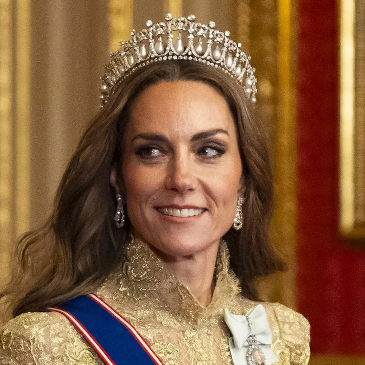 「息を呑むほど美しい」キャサリン皇太子妃、ダイアナ元妃のティアラをまとって圧巻のオーラを放つ！ ドナルド・トランプ大統領夫妻を招いた晩餐会での姿が絶賛される