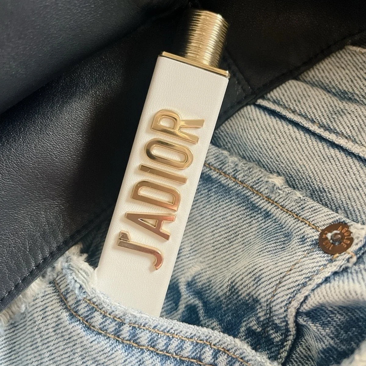 香りを“塗る”幸せ。【ディオール】の限定スティック香水「ジャディオール」に魅了された話