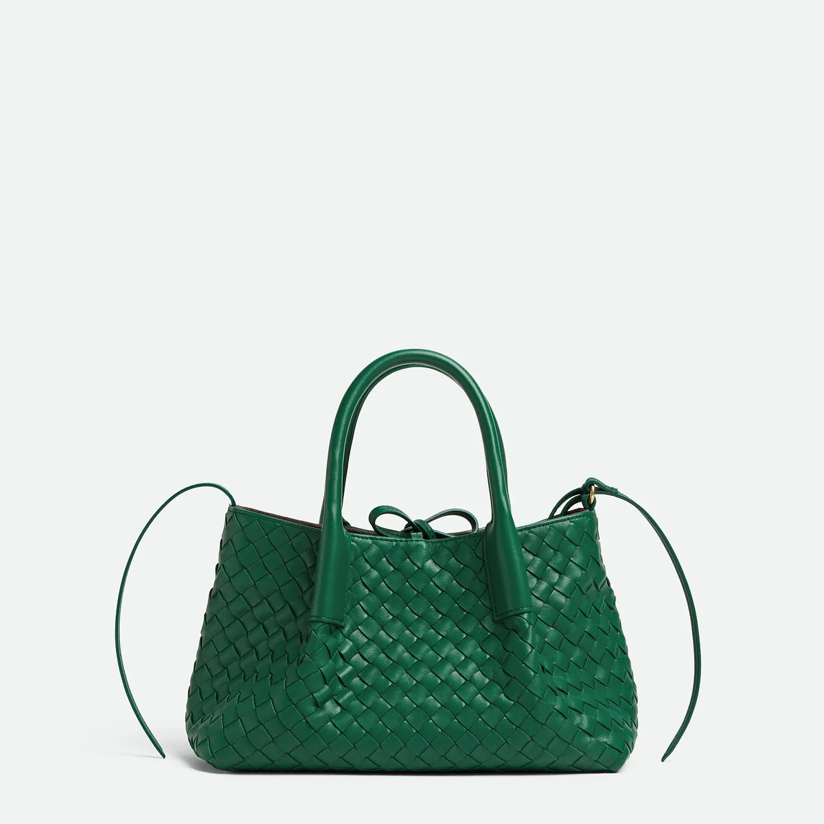 先行販売のバッグも！ 【ボッテガ・ヴェネタ】が心躍るホリデーイベントを開催