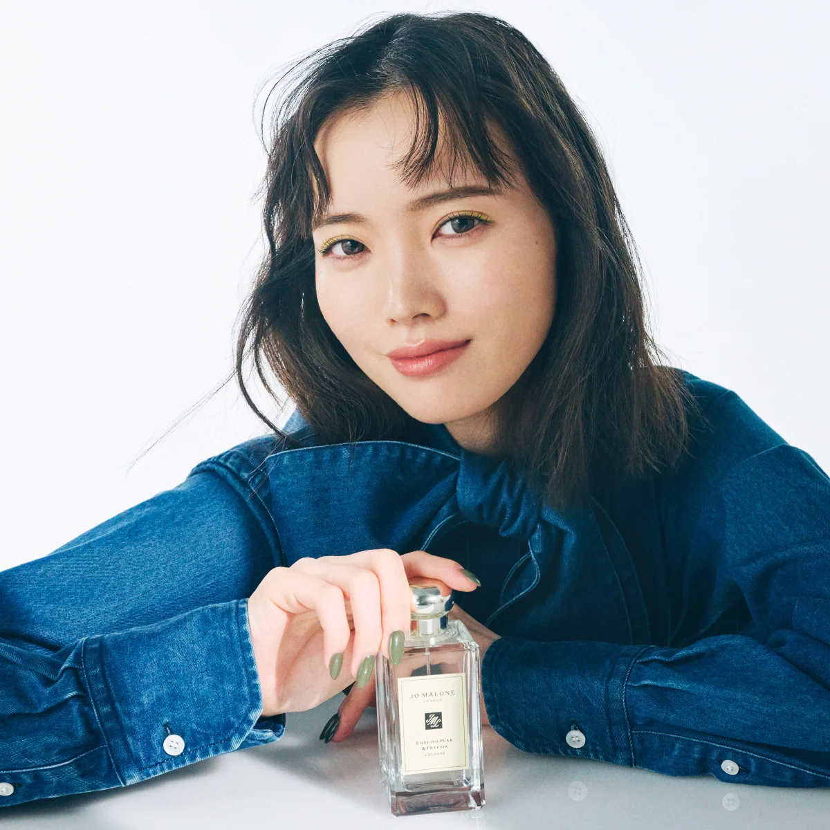 おしゃれな人はなぜ“いい香り”？ CUTIE STREET真鍋凪咲さんが明かす、私らしさを支える3つの香水